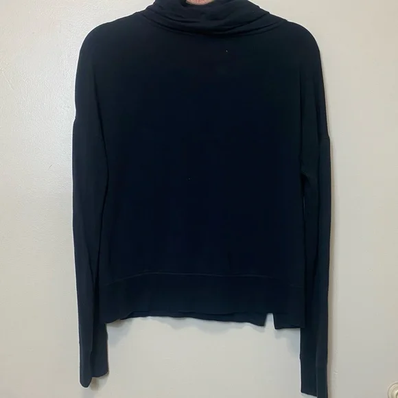 UGG Women’s Cowl Neck Sweatshirt. Black. Size Medium. - Picture 4 of 6